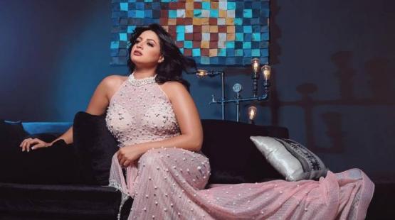 الفنانة منى فاروق