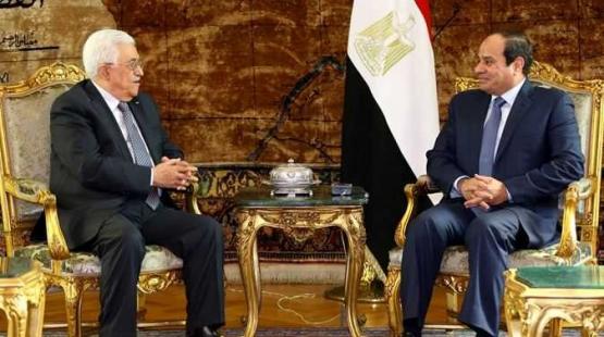 الرئيس الفلسطيني محمود عباس ونظيرة المصري عبد الفتاح السيسي
