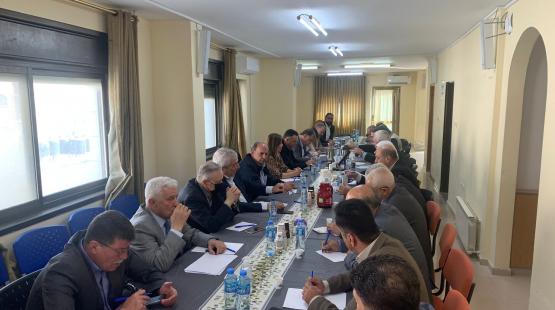 خلال الاجتماع