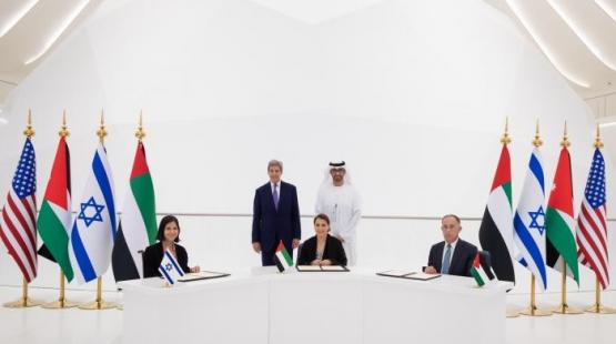 خلال التوقيع