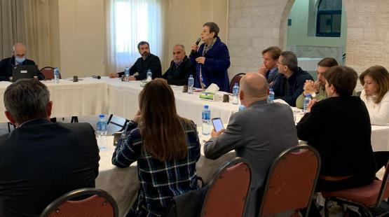 خلال الاجتماع