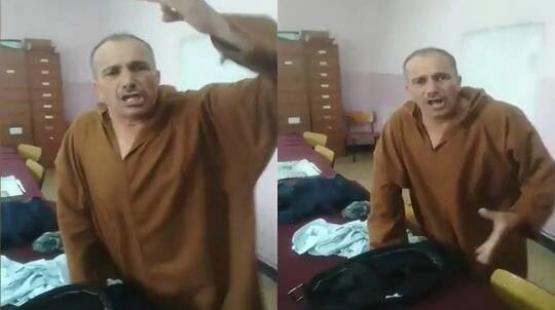 مسؤول جزائري يتعرى في مكان عام