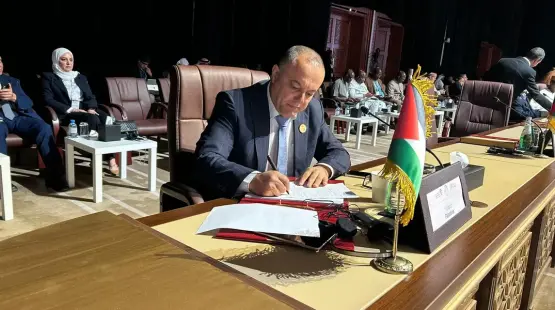 وزير الثقافة عاطف أبوسيف