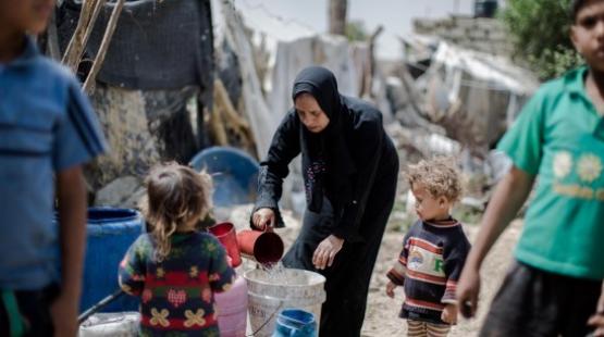 نازحو غزة يواجهون الطقس في العراء