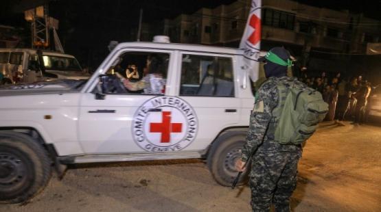 أحد عناصر القسام خلال صفقة التبادل