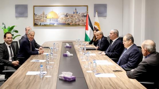 خلال الاجتماع