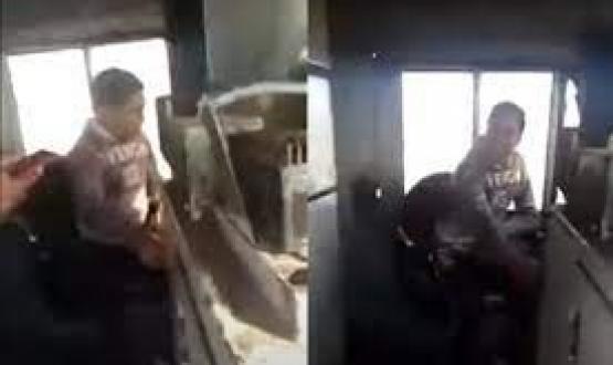 طفل يقود قطار