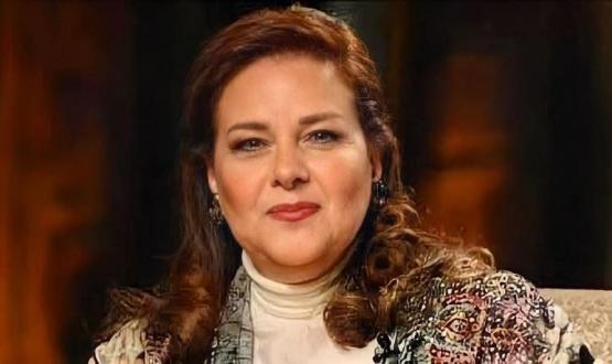 الفنانة دلال عبد العزيز