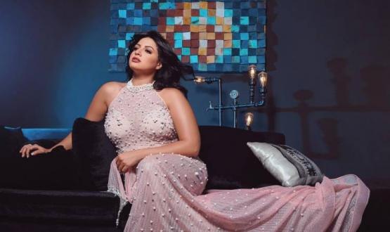 الفنانة منى فاروق