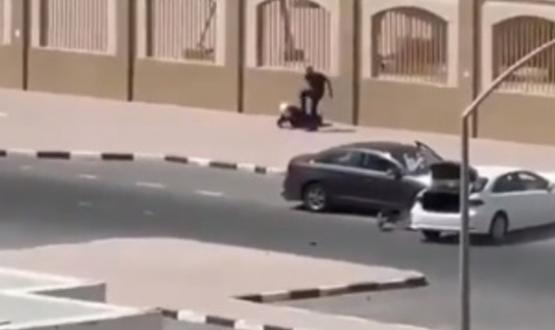 لحظة الاعتداء بالشارع
