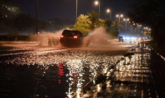 أمطار رعدية وبحيرات بالشوارع