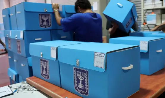 صناديق الاقتراع خلال الانتخابات الإسرائيلية