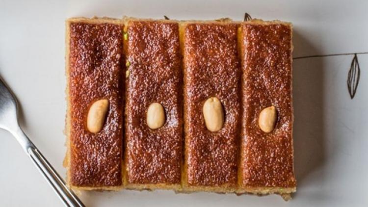 بسبوسه التمر والنسكافيه بالصوص