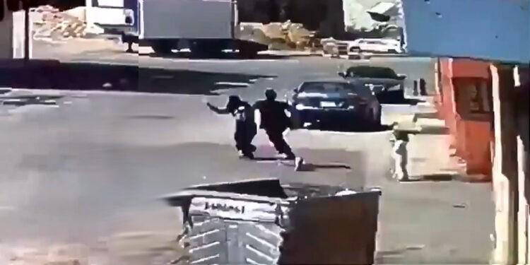 لص يعتدي على سيدة باكستانية