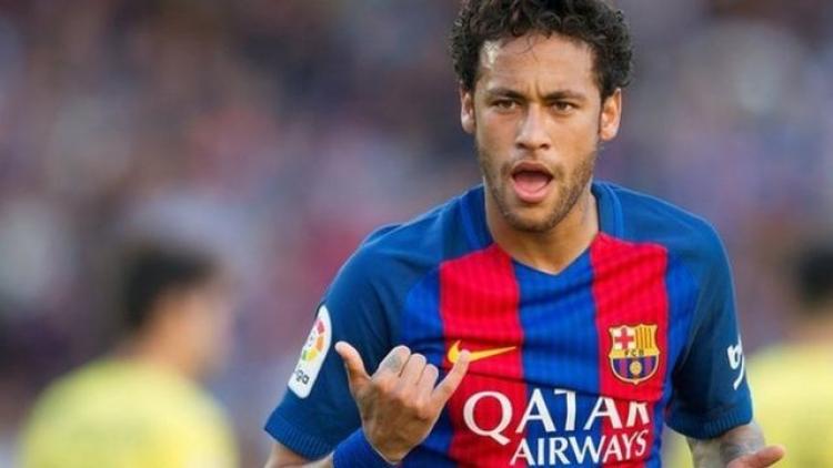 اللاعب نيمار الجناح الأيسر لبرشلونة سابقاً