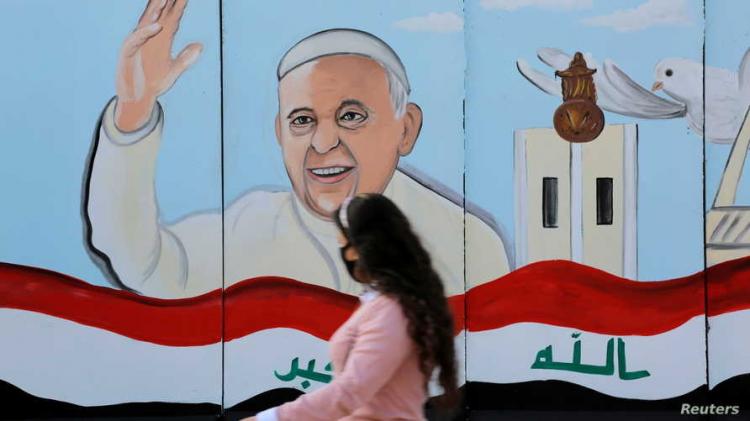 جدارية للبابا على حائط ببغداد