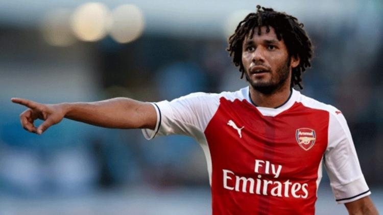 محمد النني لاعب منتخب مصر في صفوف نادي آرسنال الإنجليزي
