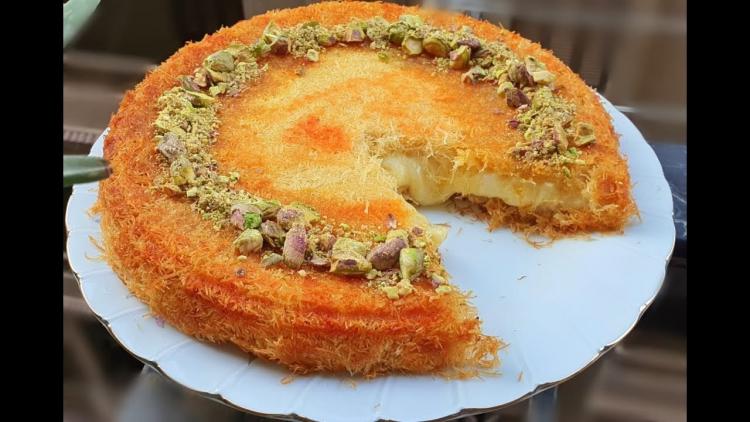 كنافة بالموز والكرمل