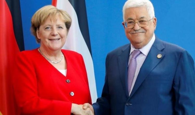 الرئيس محمود عباس والمستشارة الالمانية انجيلا ميركل