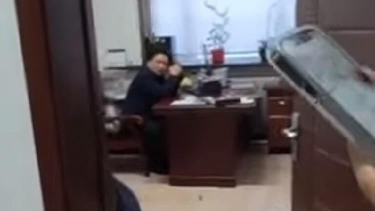 المدير المتحرش في الكنيسة