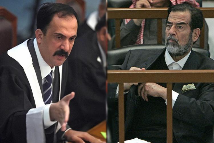 يسار الصورة محمد عريبي قاضي محاكمة صدام حسين