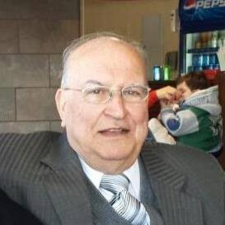 عزالدين أبو ميزر