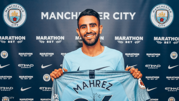 نجم مانشستر سيتي اللاعب رياض محرز