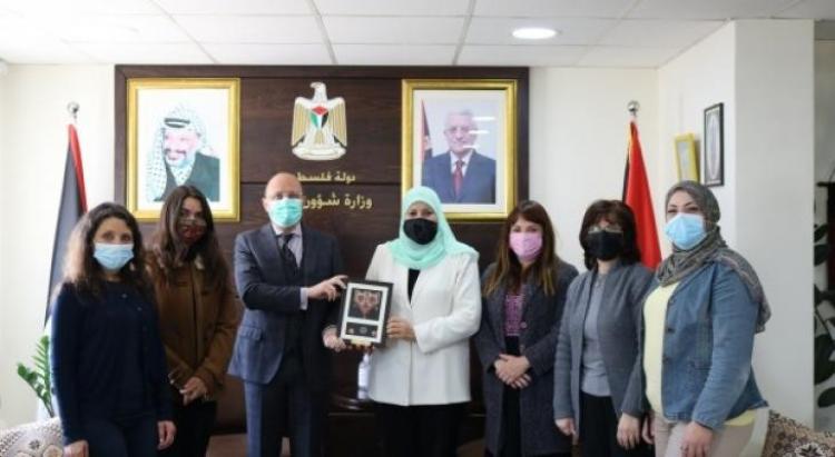 خلال الاجتماع