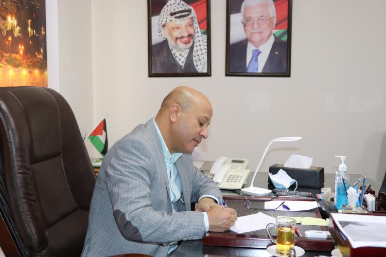عضو اللجنة التنفيذية لمنظمة التحرير الفلسطينية رئيس دائرة شؤون اللاجئين د. احمد ابو هولي