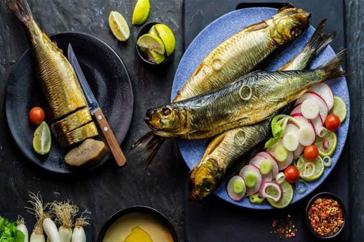 9 محاذير صحية لتناول الفسيخ في العيد