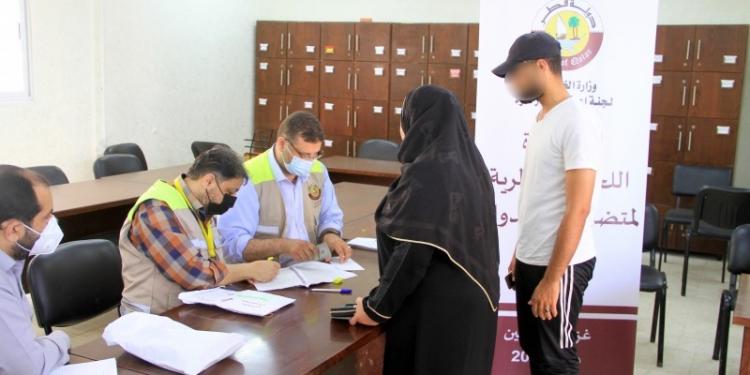 جانب من توزيع المنحة الفطرية