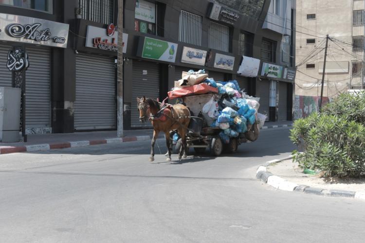 أطنان من النفايات
