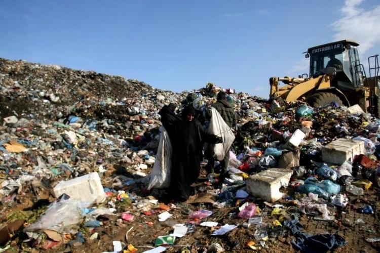 مكب النفايات الرئيس في جحر الديك