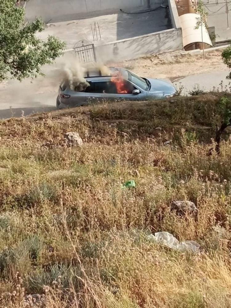 السيارة تحترق