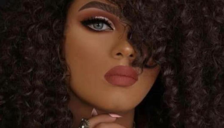 الفنانة انتصار الحمادي