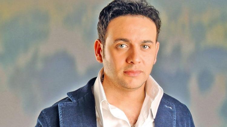 مصطفى قمر