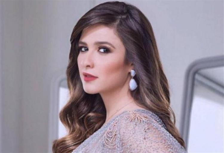 الفنانة ياسمين عبد العزيز