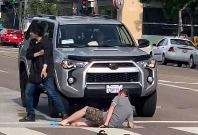 شجار بين شخصين