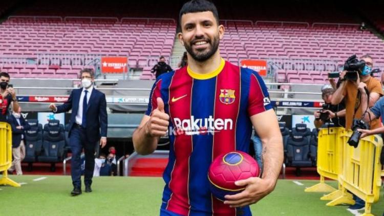 برشلونة يقدم نجمه الجديد أغويرو