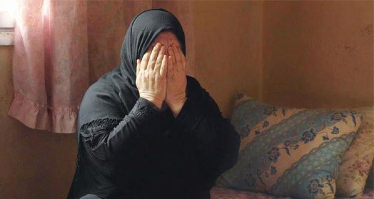 شاب يُحاول قتل والدته
