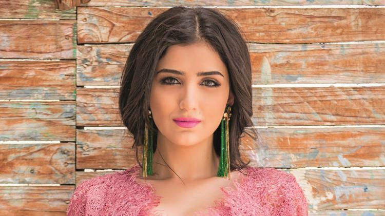 الفنانة مي عمر