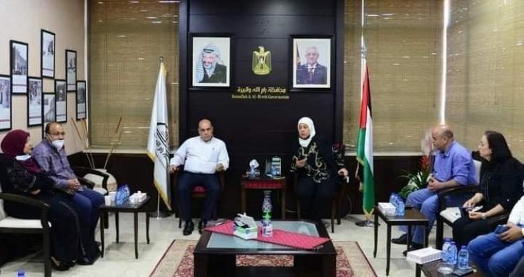 خلال استقبال المحافظ لعائلة الشهيد مهند الحلبي