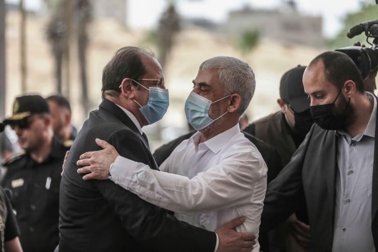 يحيى السنوار وعباس كامل