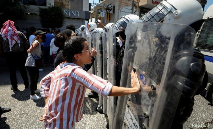 احتجاجات بعد وفاة نزار بنات