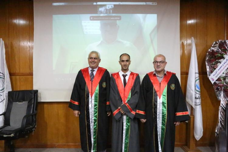 جانب من مناقشة الماجستير للباحث إسماعيل موسى الزعنون