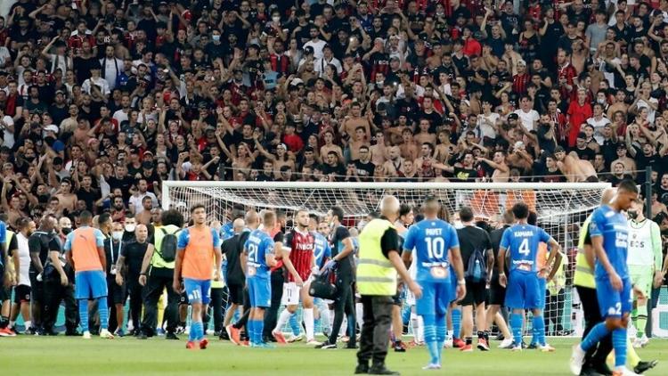 اقتحام الملاعب