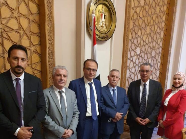 خلال الاجتماع