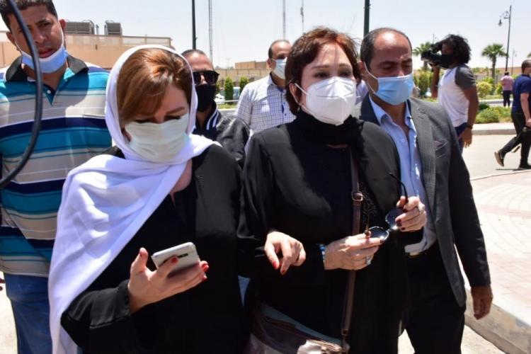 جنازة دلال عبد العزيز