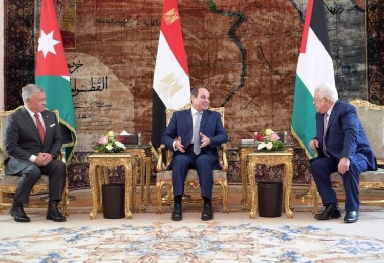 اجتماع القمة في القاهرة