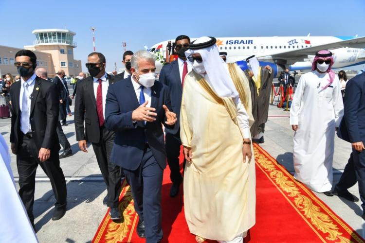 خلال وصول لابيد للبحرين